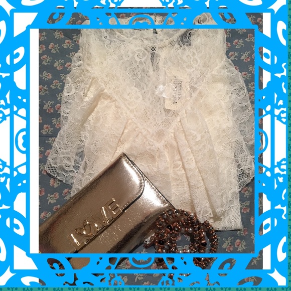 Lace Top.                      B3 - Picture 3 of 4